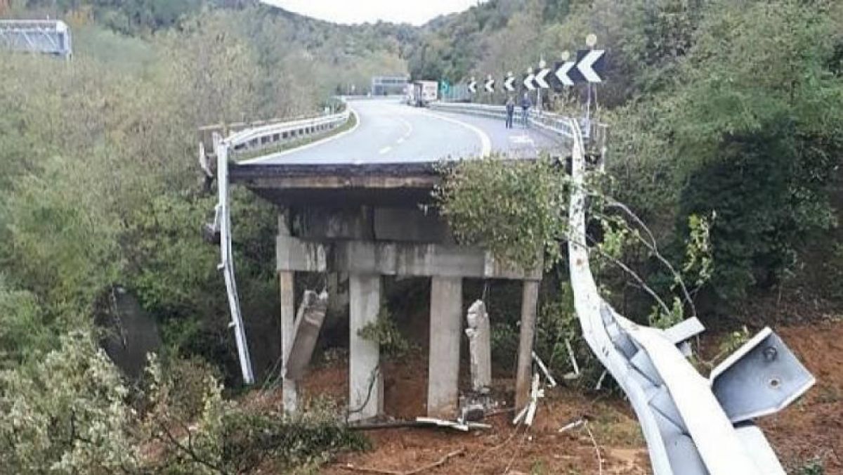 Italia: S-au prăbușit 30 de metri de viaduct pe traseul Savona-Torino (VIDEO)