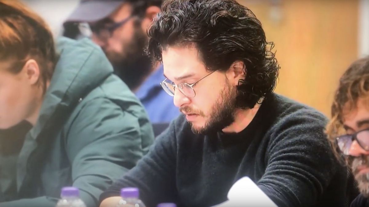 Jon Snow a devenit emotiv, iar Varys a aruncat scenariul. Cum au reacționat actorii din Game of Thrones la cotiturile importante din scenariu