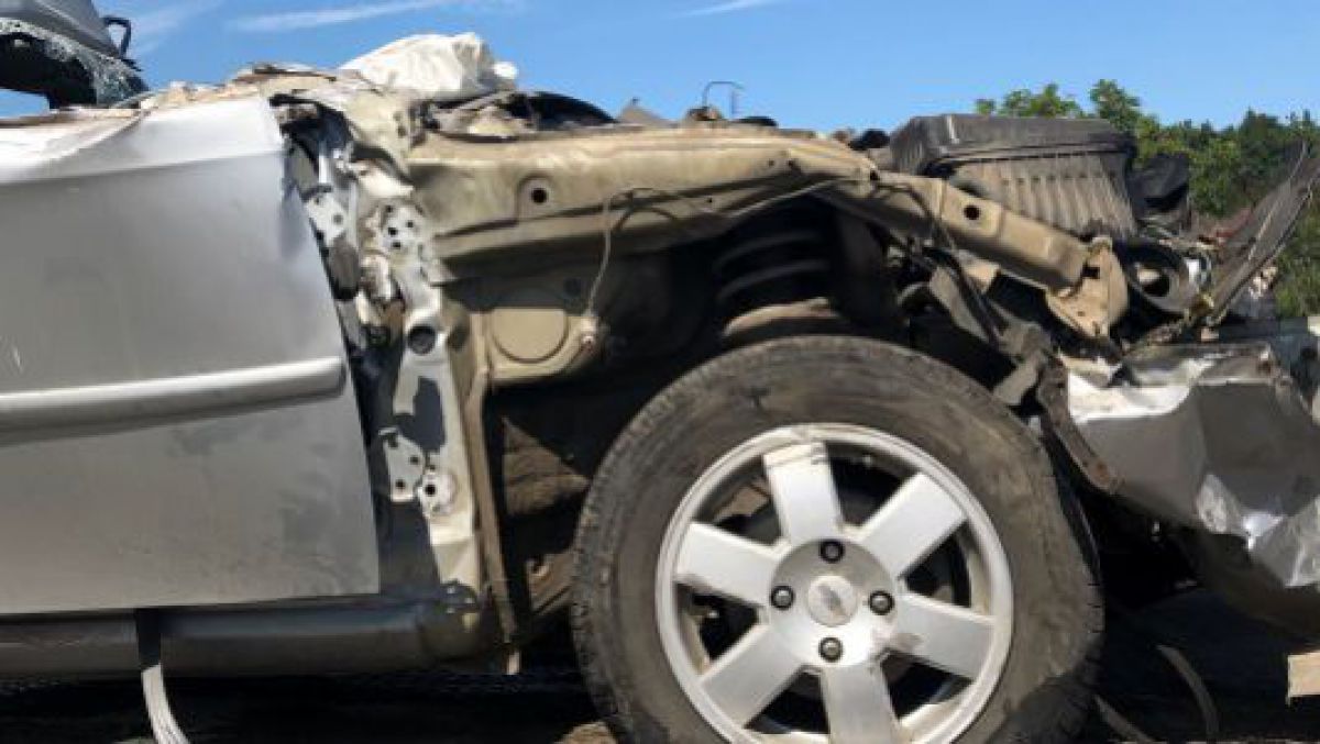 Un autoturism cu moldoveni a ajuns sub un camion lângă Kiev. Șoferul a murit, iar pasagerii sunt la terapie intensivă