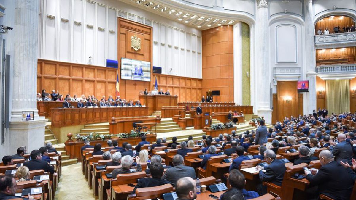 La două săptămâni de la debutul crizei politice, Parlamentul de la București a adoptat o declarație despre R. Moldova