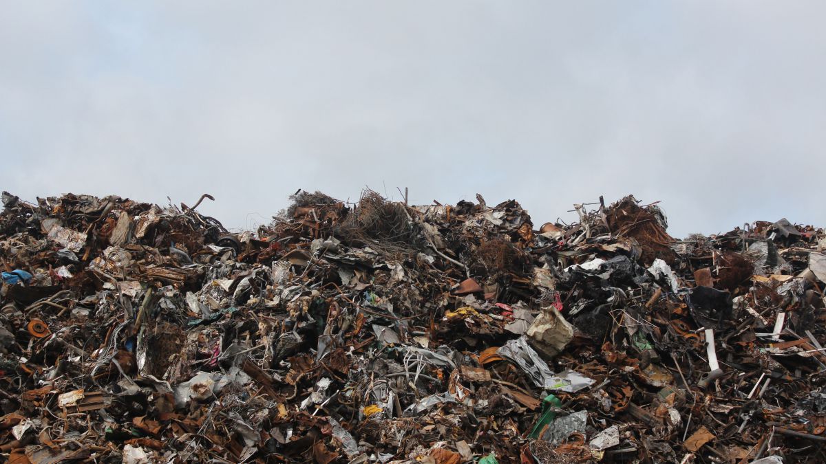 Mai puține gunoiști? Parlamentul a adoptat legea care va permite incinerarea deșeurilor