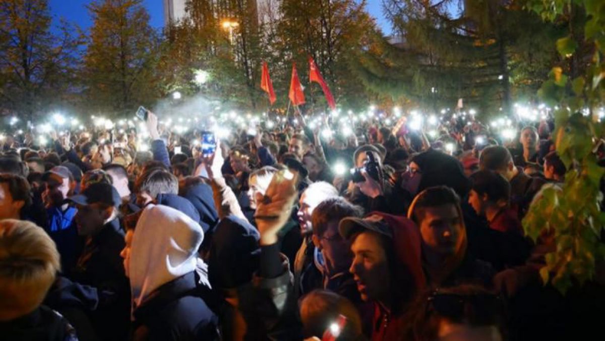 Manifestații și ciocniri la Ekaterinburg, din cauza construirii unei catedrale uriașe în parcul central (VIDEO)