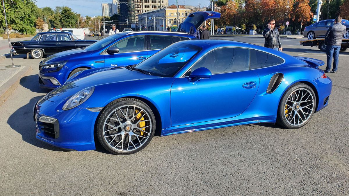 Mașini exclusive, expuse în centrul capitalei. Unele au prețuri de peste 200 de mii de euro (FOTO)