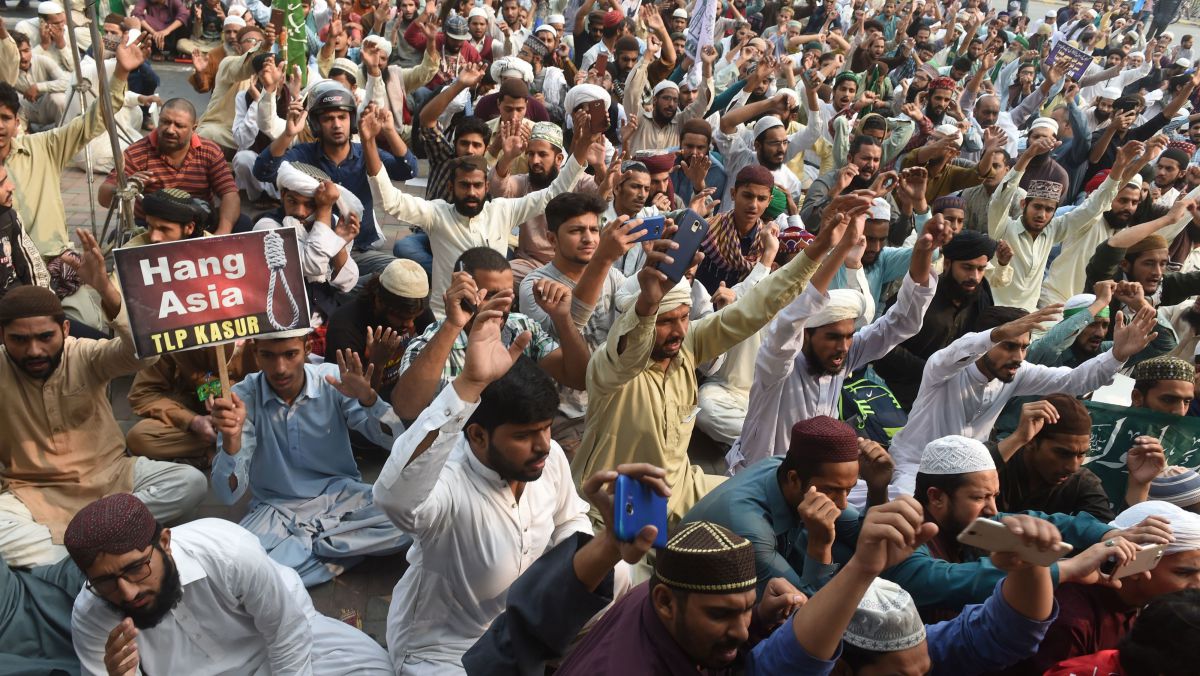Mii de islamiști protestează în Pakistan după achitarea unei femei creștine condamnate la moarte pentru blasfemie
