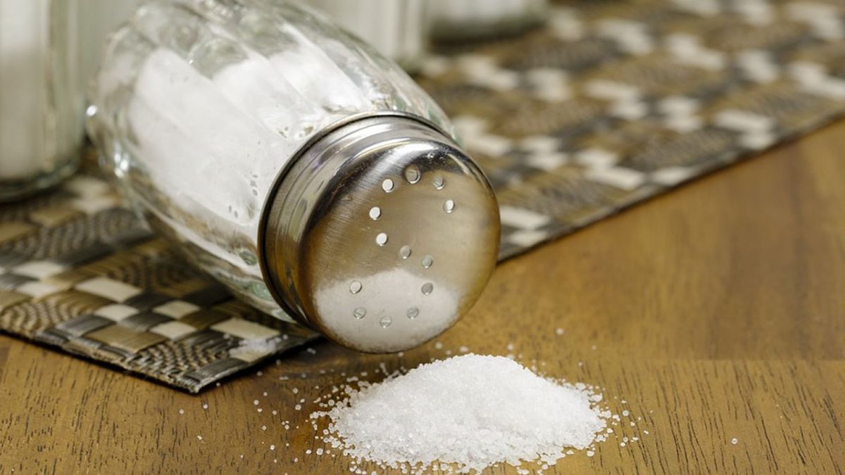Moldovenii consumă prea multă sare. Ministerul Sănătății promite să ia măsuri 