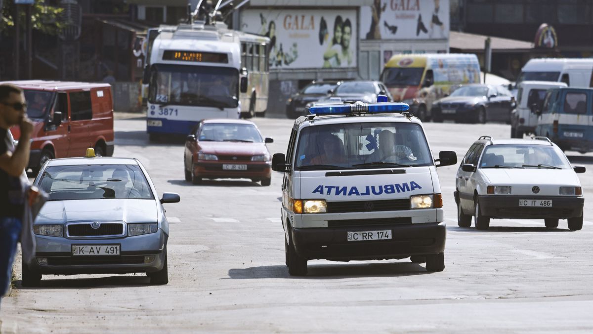 Nu au rezistat până la spital. Două femei au născut în ambulanță