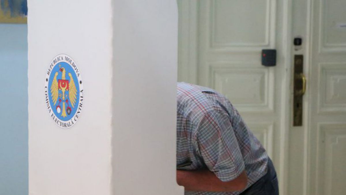 O agenție de stat din r. Orhei utiliza baza de date a locuitorilor pentru a face agitație electorală, iar Poșta Moldovei a ascuns broșuri ale unui concurent în reviste