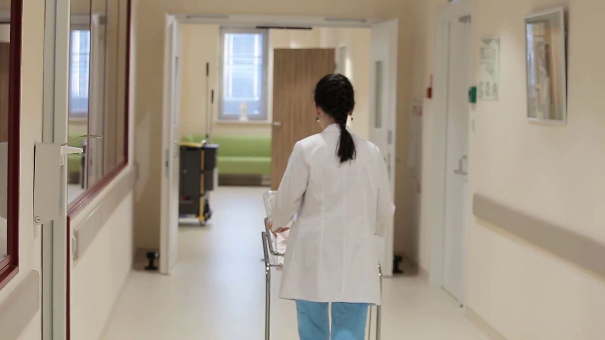 O femeie aflată de 14 ani în comă a născut. Cine este tatăl?