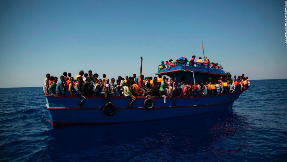 O navă de migranţi s-a scufundat în apropierea coastei de vest a Turciei. Două persoane și-au pierdut viața