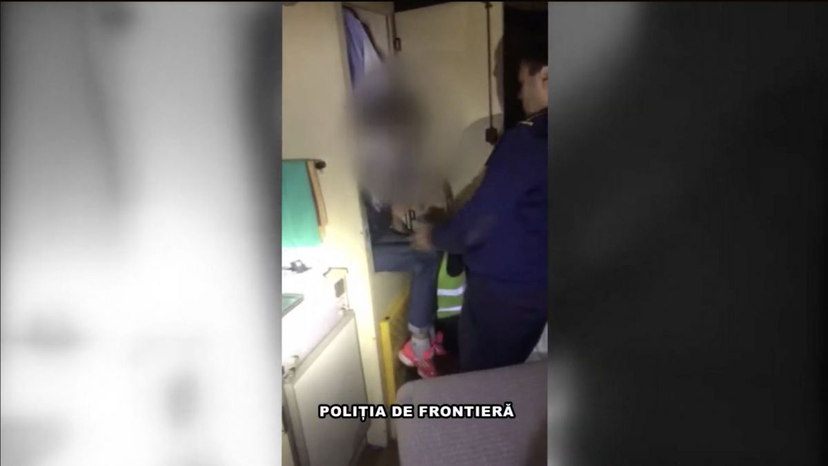 O ucraineancă a încercat să treacă frontiera ascunsă în dulapul unei rulote (VIDEO)
