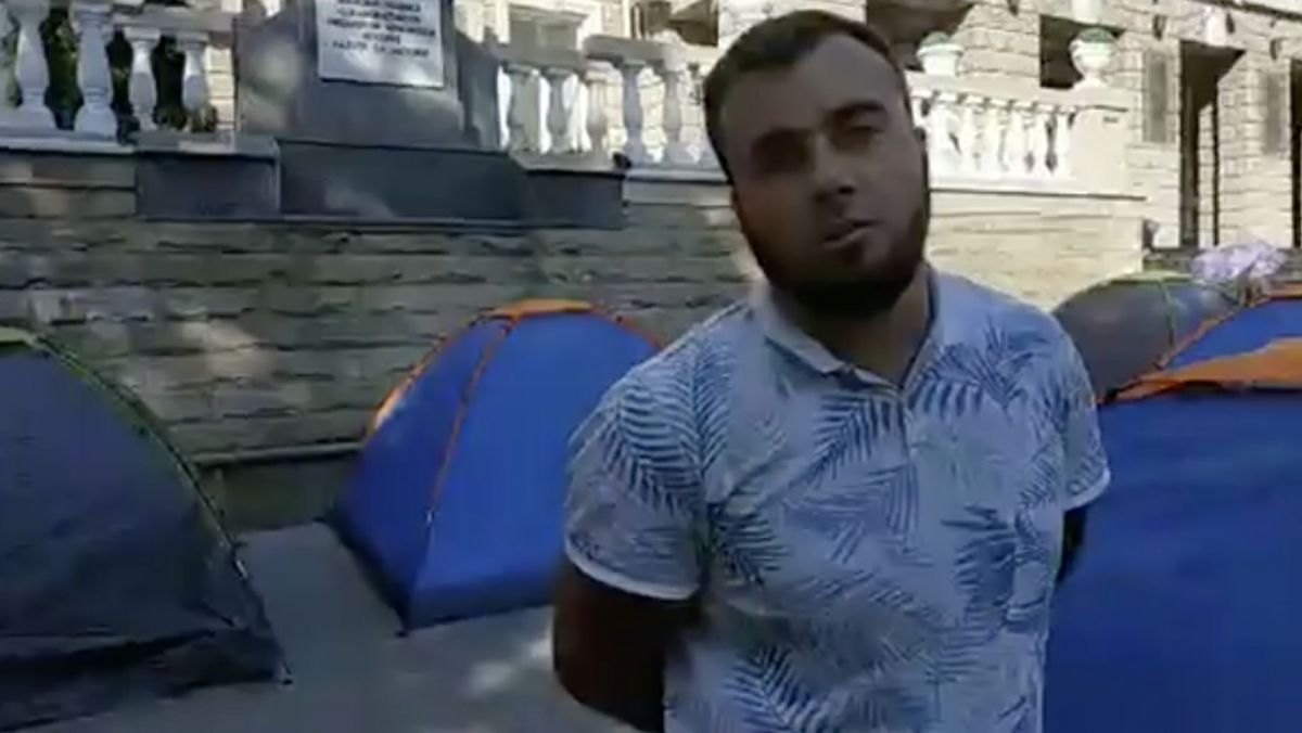 Oamenii au stat toată noaptea în fața MAI (LIVE)