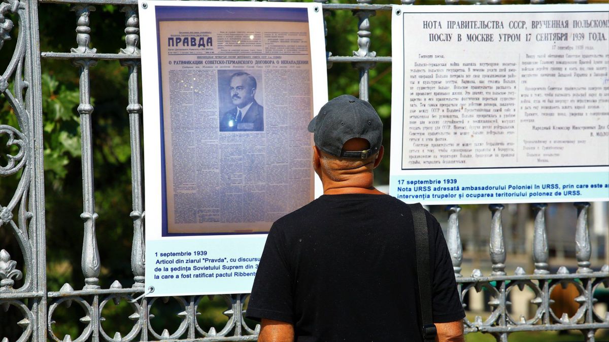 Expoziția dedicată pactului Ribbentrop-Molotov, vernisată la Chișinău (FOTO)