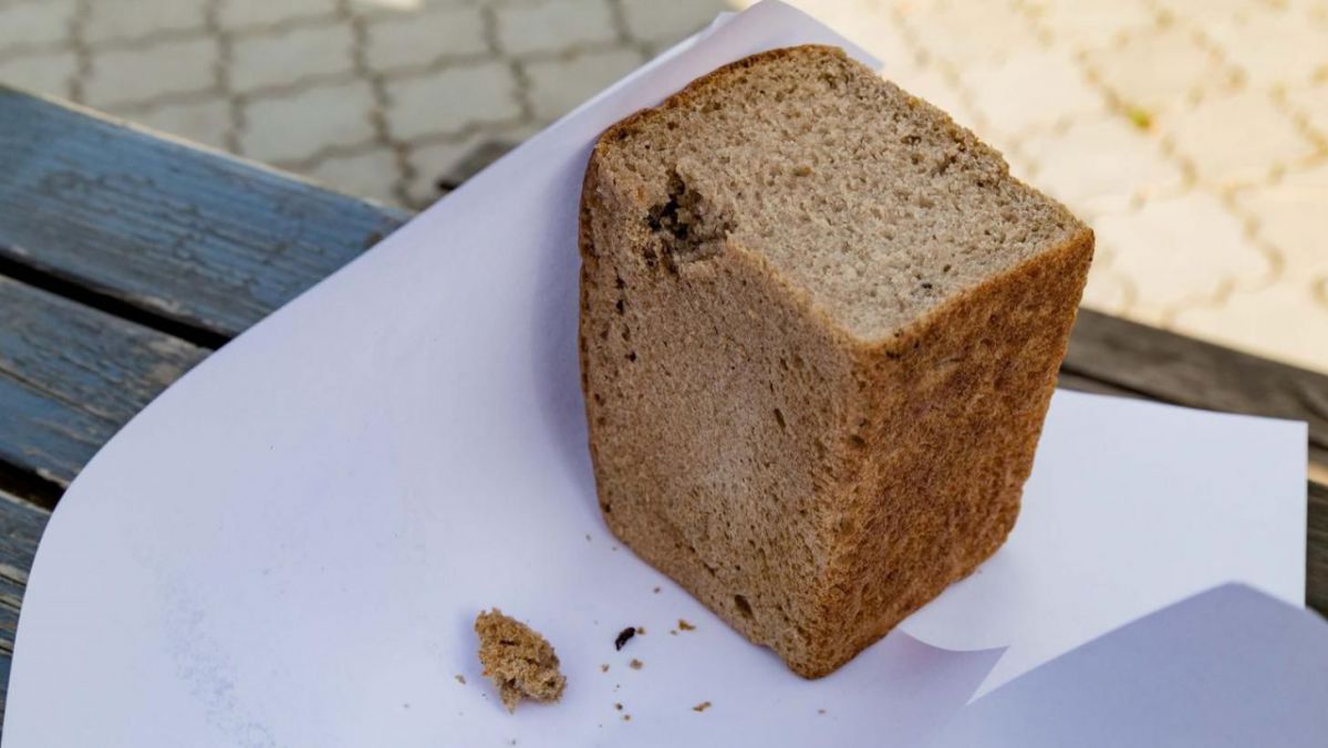Pâine cu gândaci: O femeie din Bălți, indignată de produsul pe care l-a cumpărat