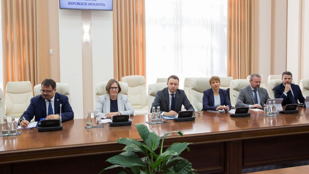 Parlamentar UE: „Dacă Guvernul va fi lăsat să-și facă treaba, într-un an va reuși să absoarbă toate cele trei tranșe din asistența macrofinanciară”
