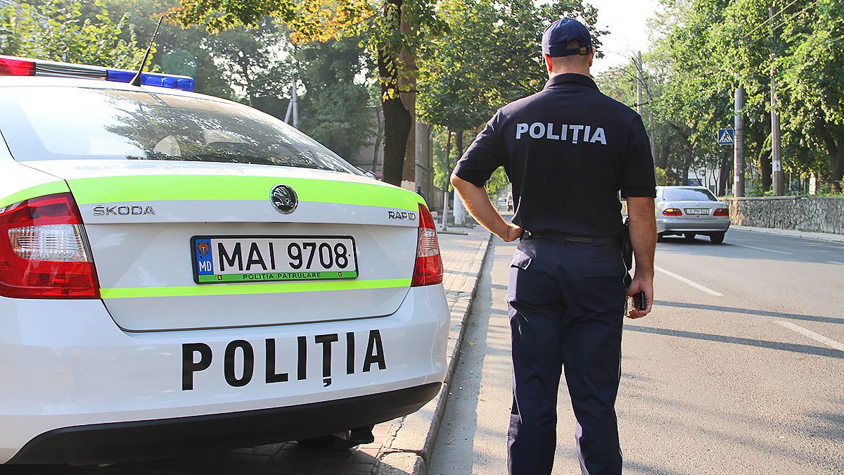 Polițist de patrulare, găsit împușcat în cap pe o stradă din Capitală
