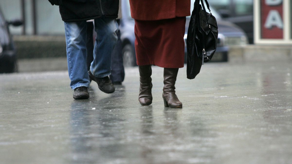 Primăria luptă cu poleiul. Transportul circulă conform programului, dau asigurări autoritățile