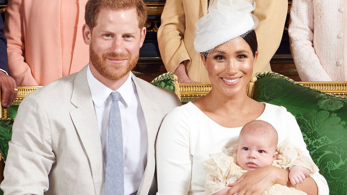 Prințul Harry şi soţia sa Meghan şi-au creştinat fiul