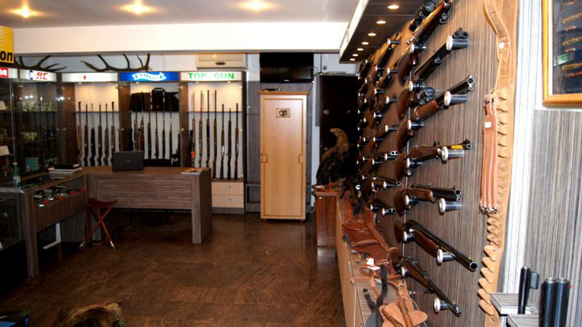 Proiect de lege în România. Aproape oricine își va putea cumpăra arme periculoase