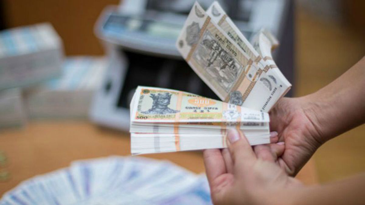 Proiectul salarizării în sistemul bugetar, pus pe masa deputaților fără avizul comisiilor și fără a putea fi consultat online