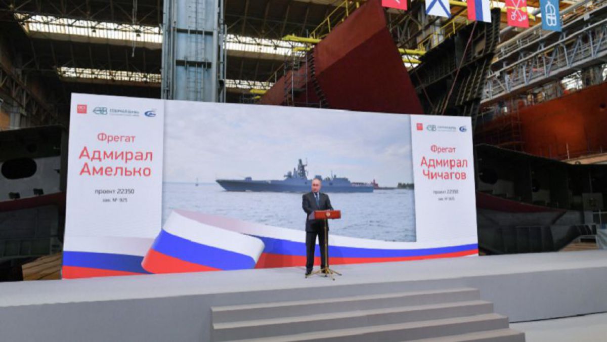 Putin asistă la lansarea unui nou submarin nuclear, care va fi dotat cu drone nucleare ce pot provoca un tsunami devastator