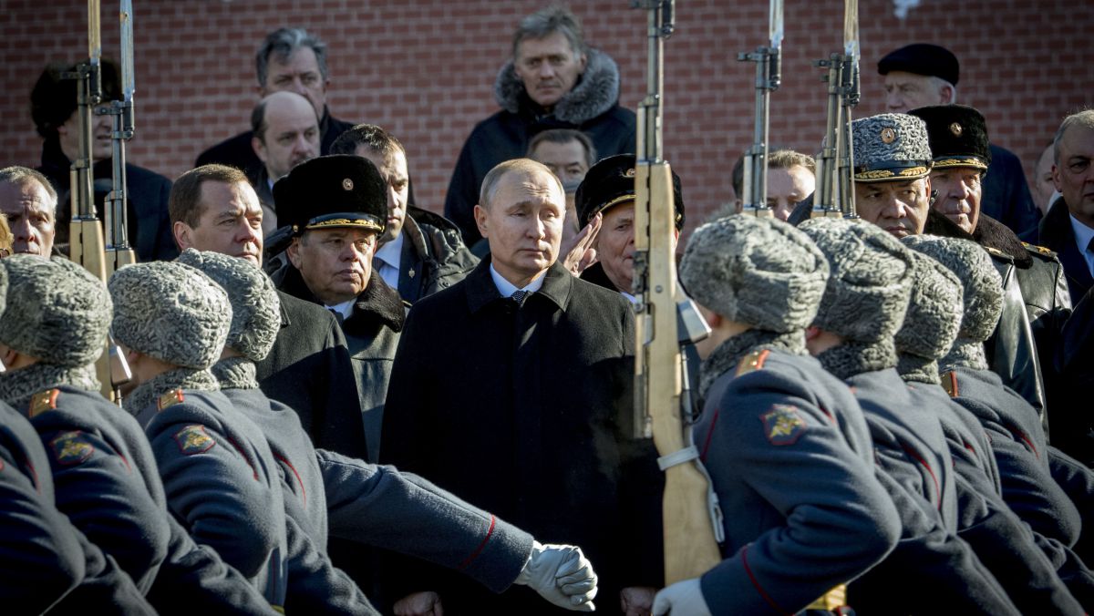 Putin vrea ca Rusia să rămână lider pe piaţa globală de armament. A cerut acțiuni de la autoritățile de resort