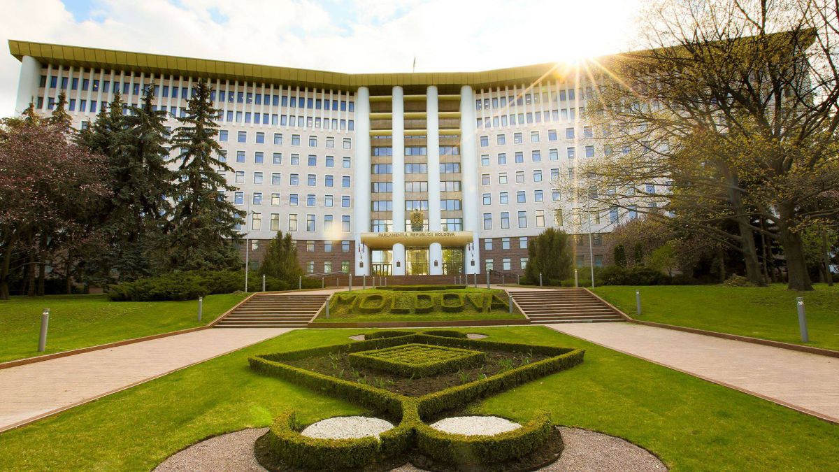 Replici în Parlament. Ceban: „E un dezastru la Guvern”. Ivanov: „Pavel Filip s-a îngrijit să lase bani în buget”