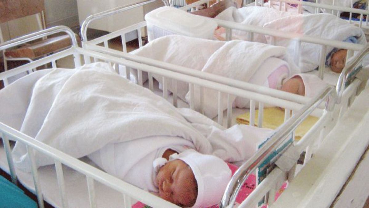 România: O maternitate de la București a oprit internările după ce mai mulți bebeluși au fost infectați cu un virus. Medicii nu-și recunosc vina