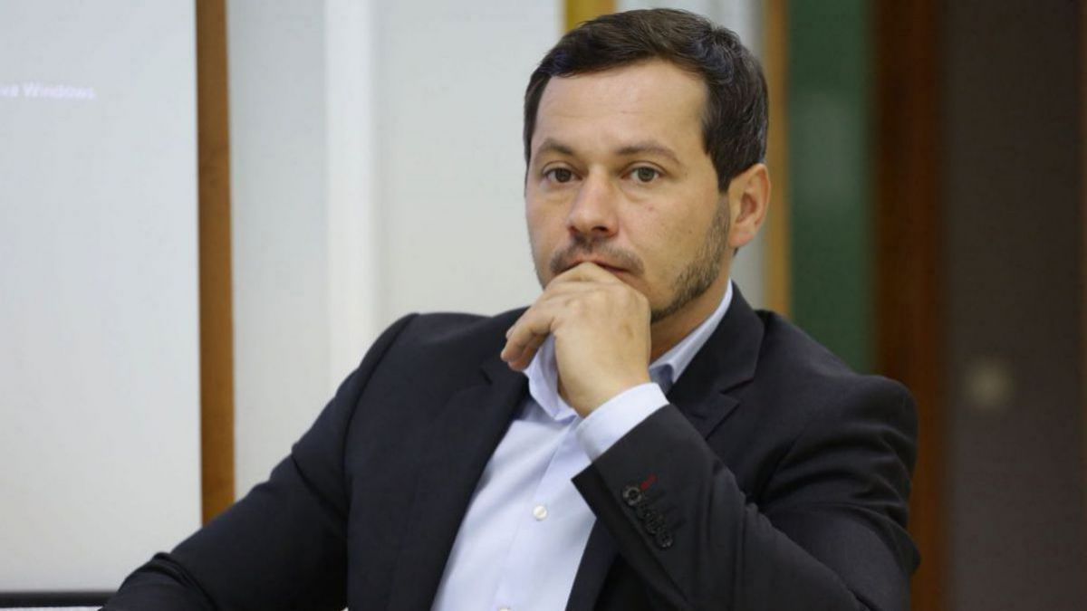 Ruslan Codreanu, ignorat de jurnaliști? După ce s-a înscris în cursa electorală, a așteptat minute în șir pentru a face declarații (FOTO)