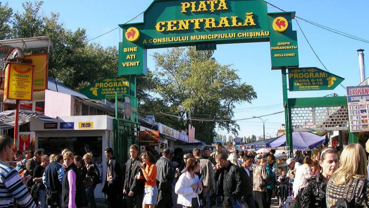 Ruslan Codreanu sugerează că ordine la Piața Centrală poate fi făcută doar cu buldozerul
