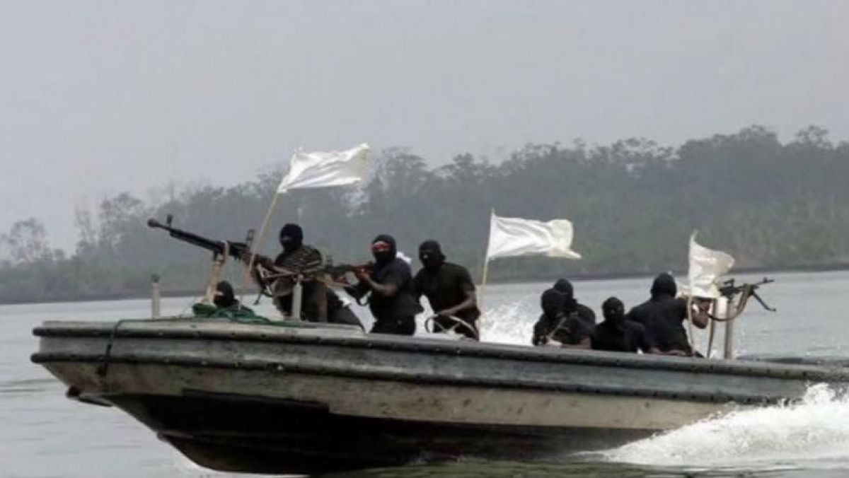 Șapte marinari ruși și unul ucrainean, răpiți de pirați în largul Nigeriei
