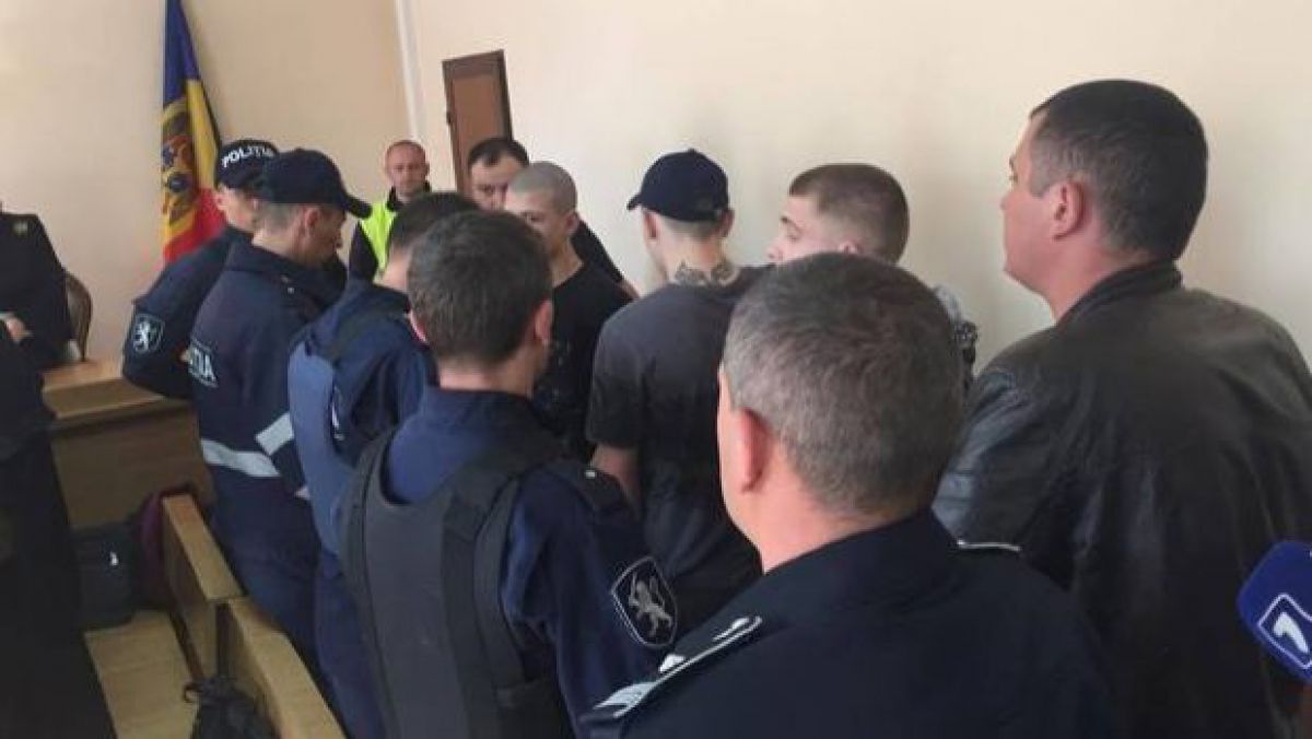Șase ani și opt luni de închisoare. Atât au primit cei trei minori învinuiți de omorul de la Strășeni