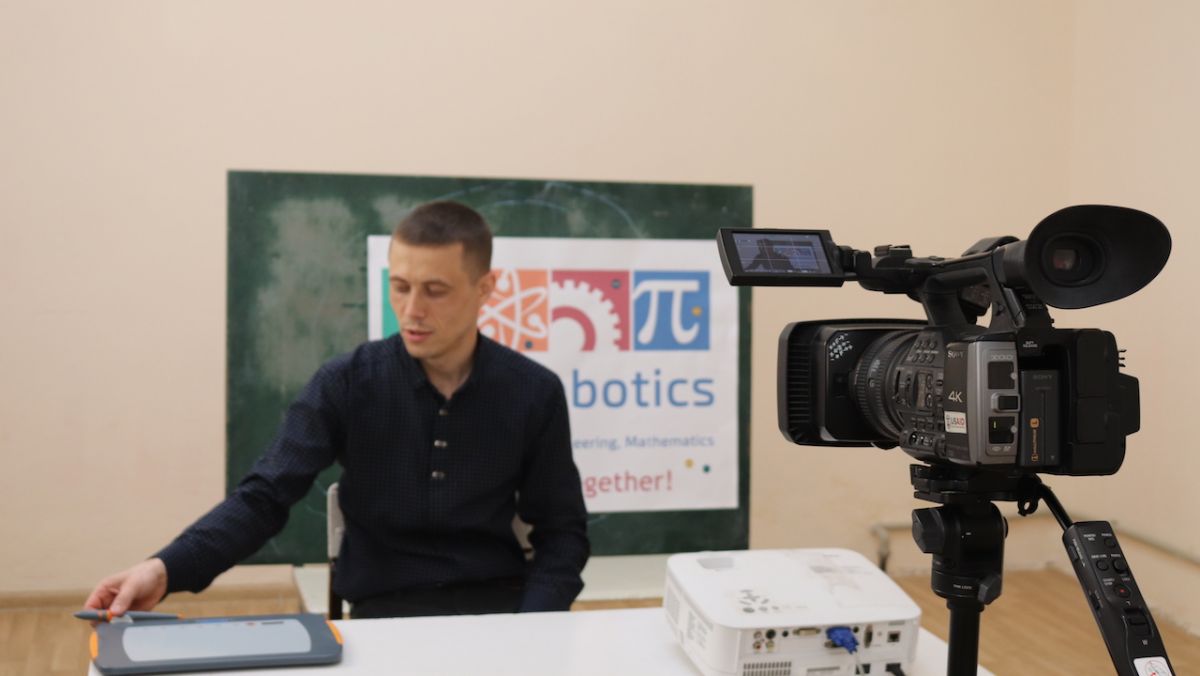 La Cahul funcționează o „Școală de programare robotică și electronică STEM”. Aceasta dezvoltă copiilor gândirea algoritmică și creativitatea