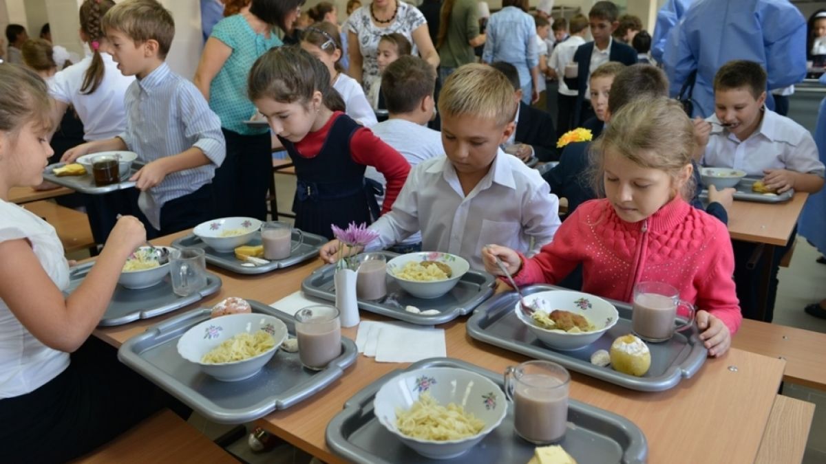 Școlile din capitală au reluat alimentația copiilor din clasele primare și gimnaziale