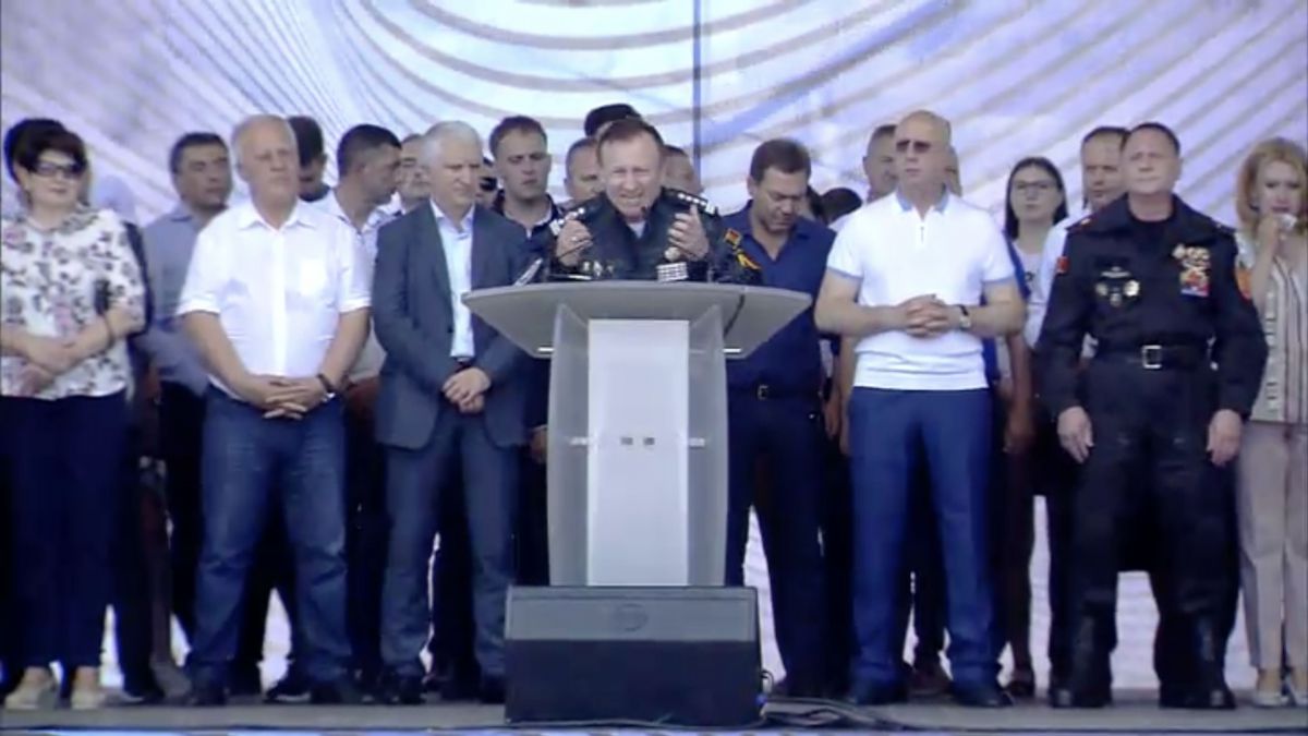 Seara bruschează jurnaliști, ziua ține discurs alături de Plahotniuc. Iată individul care a agresat jurnalista AGORA (VIDEO)