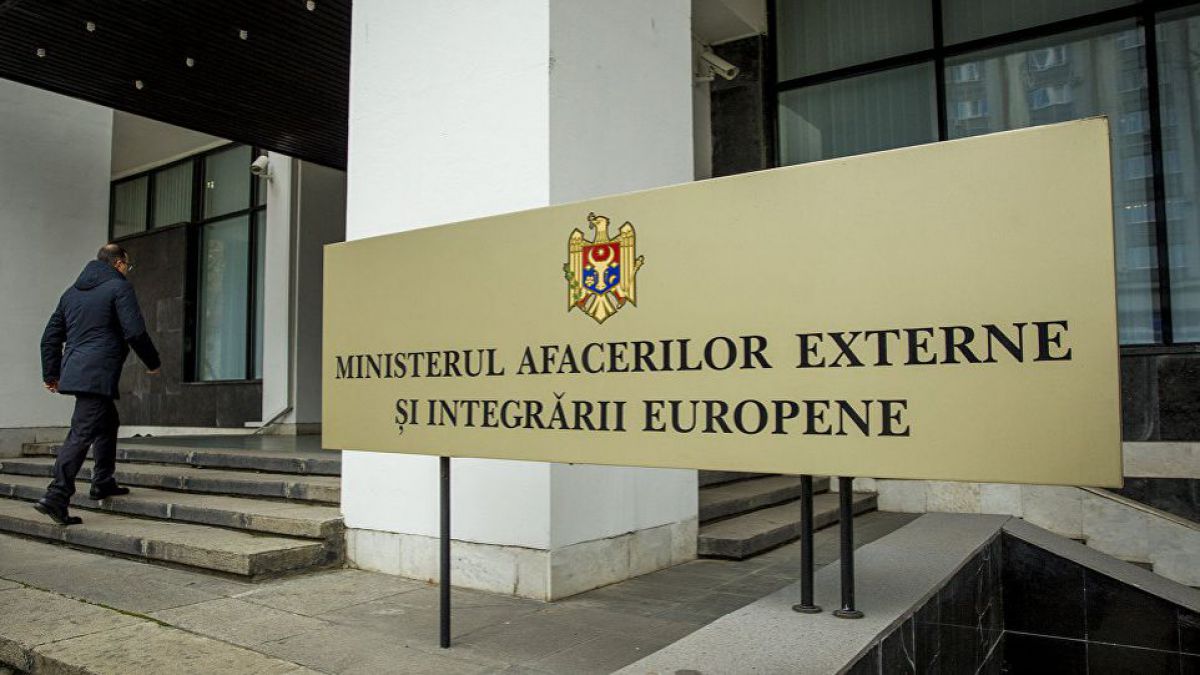 Seara - moldovenească, în zori - română. Metamorfoze oficiale sau ce limbă trebuie să vorbească viitorul secretar de stat de la Externe