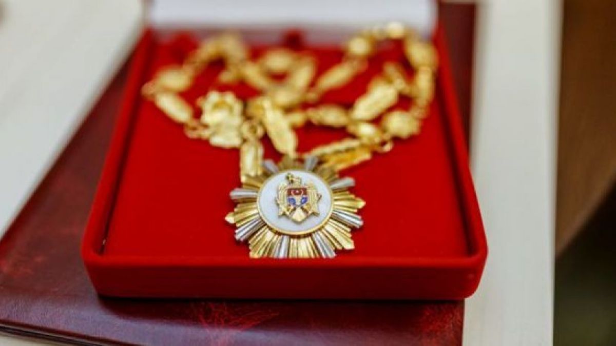 Șefa de la Sănătate și fostul președinte al Curții Constituționale au fost decorați de Dodon