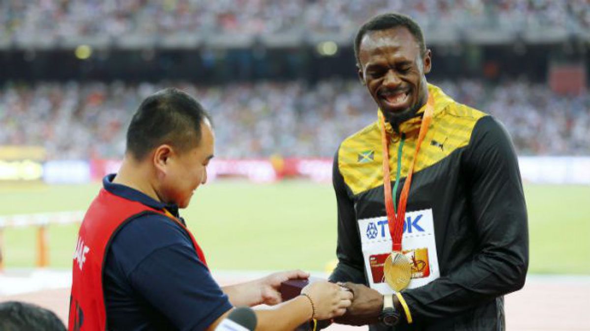 Și-au dat mâna, iar Bolt a primit un talisman de la cameraman