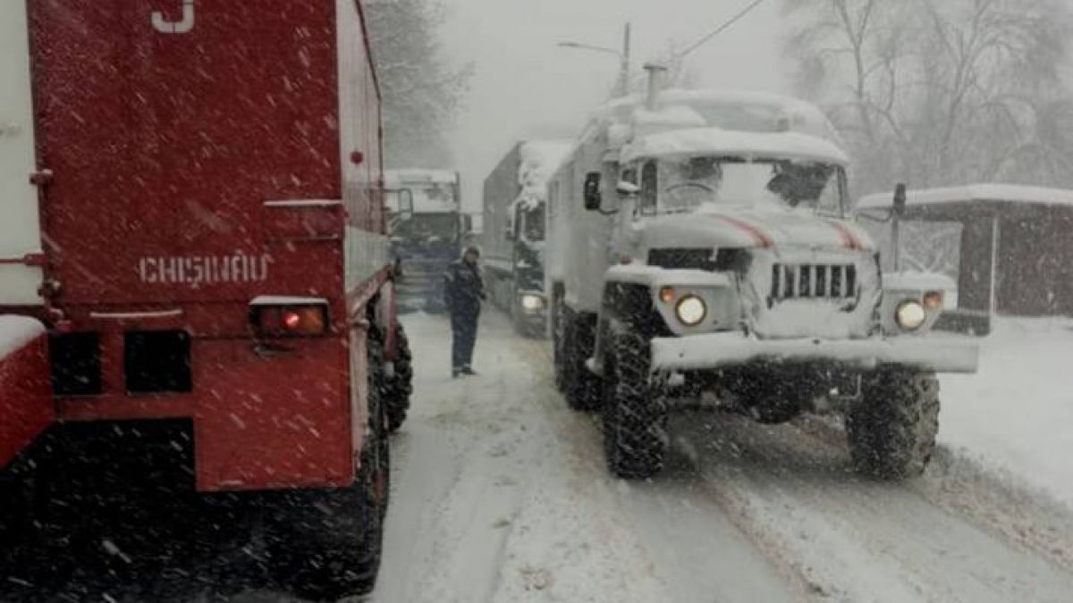 Situația din Chișinău din republică după ninsoarea de marți seara. Cum se circulă și ce intervenții au făcut autoritățile (FOTO)