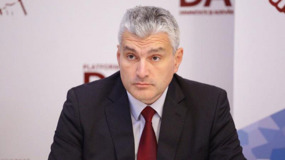 Slusari: Persoanele care urmează a fi chemate la audieri despre frauda bancară sunt supuse la presiuni