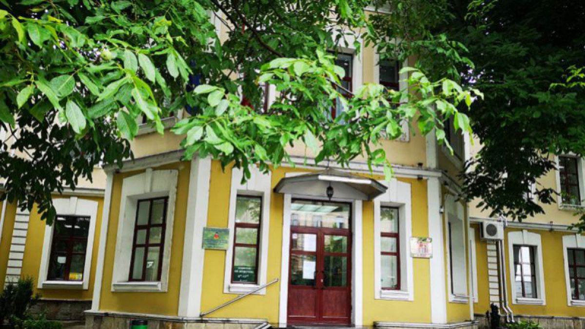 Studentele de la medicină, care au agresat femeia însoțită de copilul său, vor fi exmatriculate de la USMF