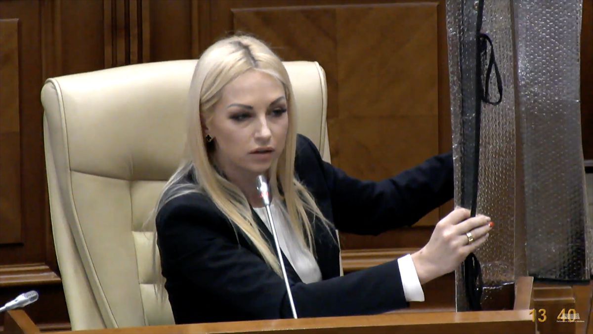 Tauber a adus un parasolar auto pentru a se proteja de Năstase (FOCUS)