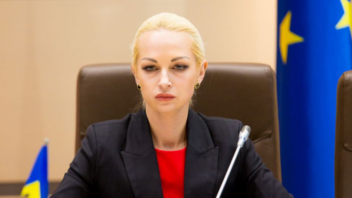 Tauber îi răspunde lui Carp: „Invenții... Nu o să cobor la nivelul dumneavoastră”
