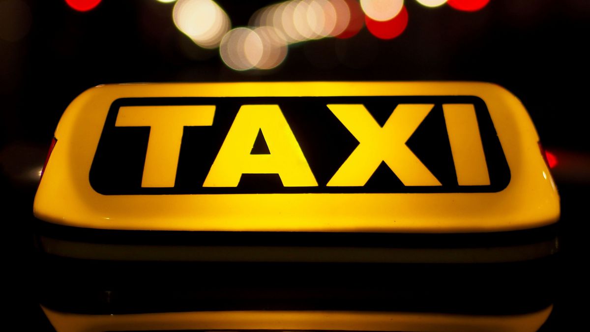 Taximetriștii au majorat prețurile de sărbători: Ce trebuie să faci dacă simți că ți se încalcă drepturile
