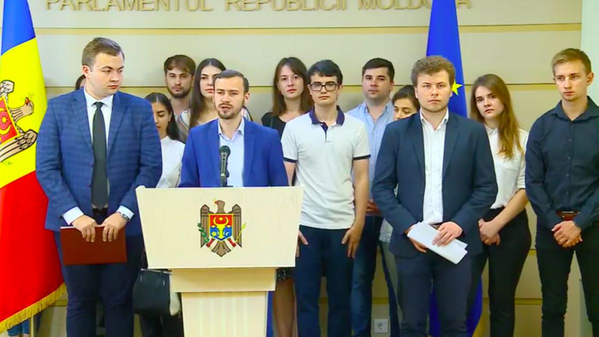 Tinerii DA și PAS Youth demarează consultări publice pentru a găsi soluții la problemele tinerilor din Moldova