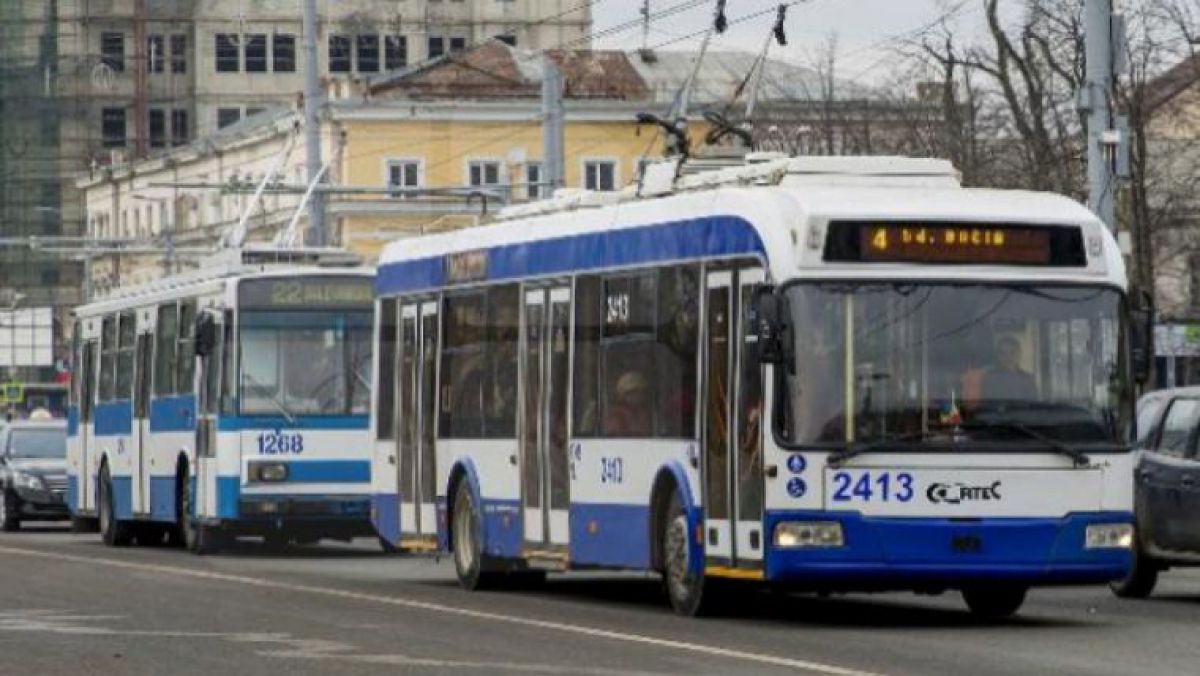 Transportul public din capitală va fi dotat mai întâi cu GPS, apoi cu tichetare electronică. Ce beneficii promit autoritățile