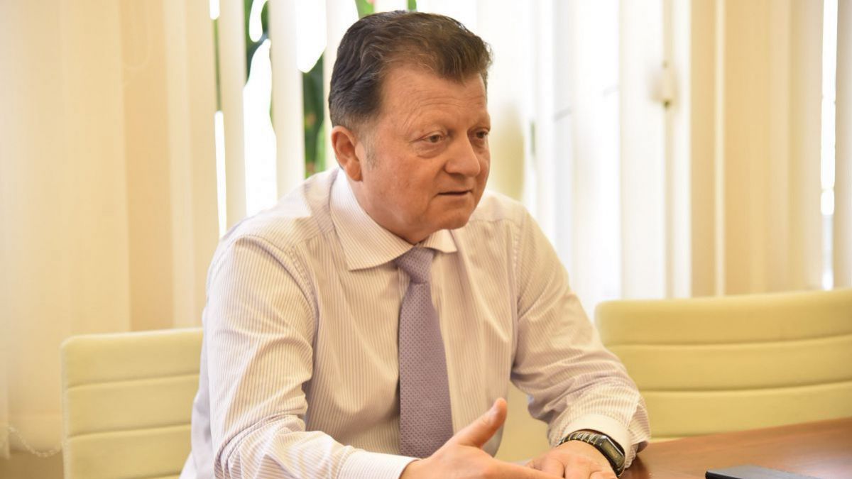 Țurcan se vrea din nou președinte al Curții Constituționale. Și-a contestat destituirea
