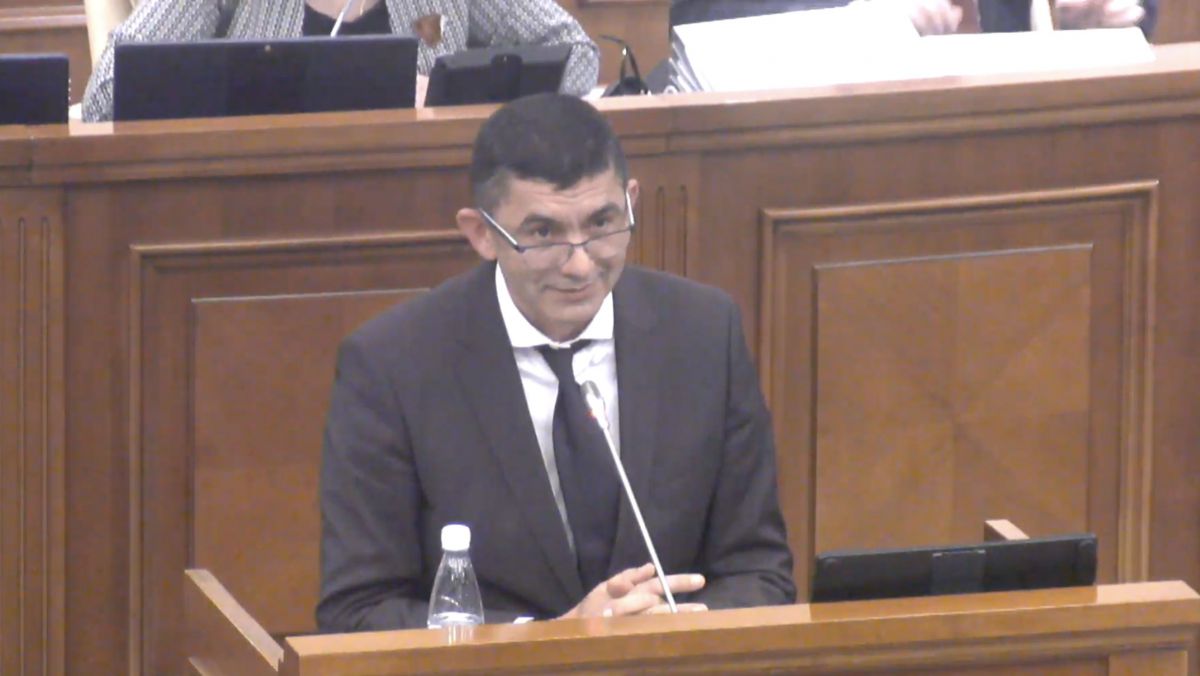Ultima dorință a lui Botnari în Parlament: „Îmi cer scuze dacă prin gestul meu de azi poate am dezamăgit” (VIDEO)