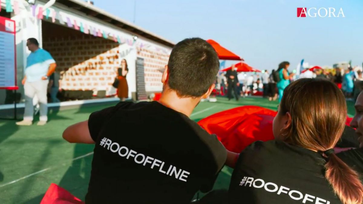 Ultima ediție #ROOFOFFLINE... din această vară. Care sunt impresiile de pe acoperiș și cum a reușit AGORA să adune lume bună la trei evenimente (VIDEO)
