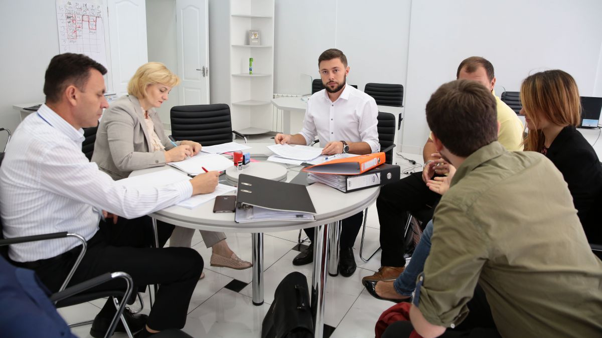 Un activist civic se vrea primar de Chișinău. A depus actele pentru înregistrare în cursa electorală