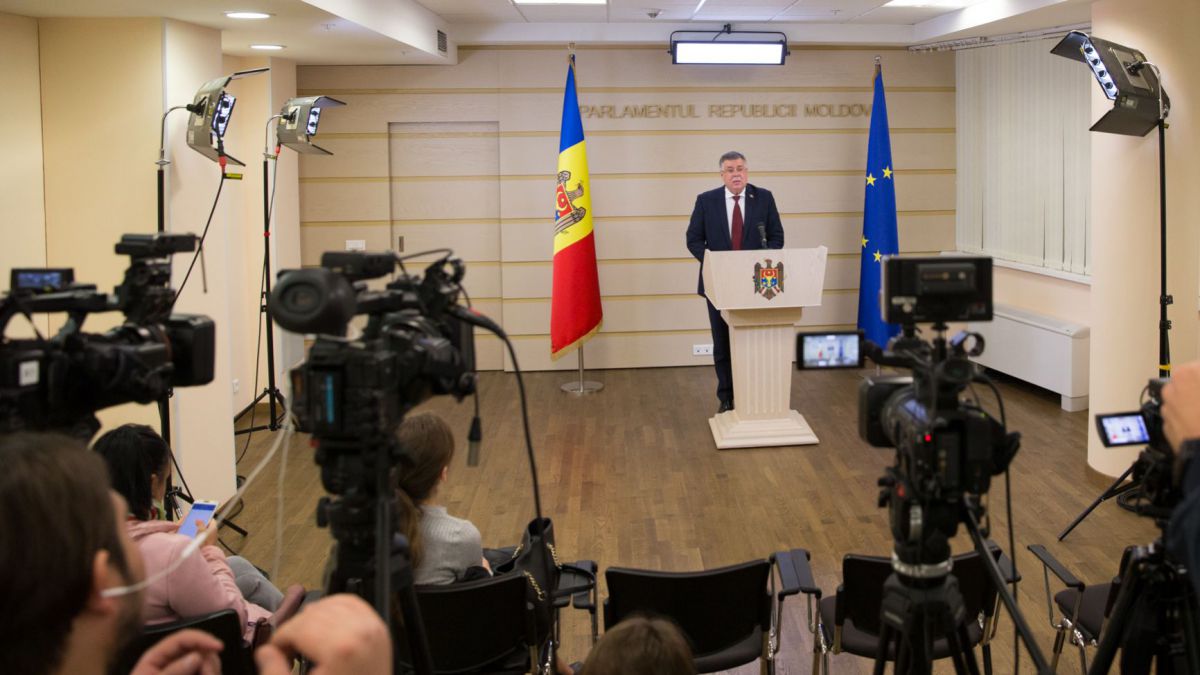 Un deputat cere urgentarea examinării cererilor depuse pentru obținerea cetățeniei române. Ar fi peste 230.000 de dosare în aștaptare